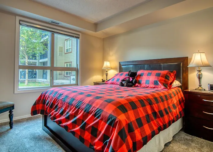 Mountain Getaway Condo - 5 Min Walk To The Beach!