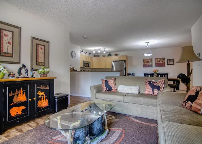 Mountain Getaway Condo - 5 Min Walk To The Beach!