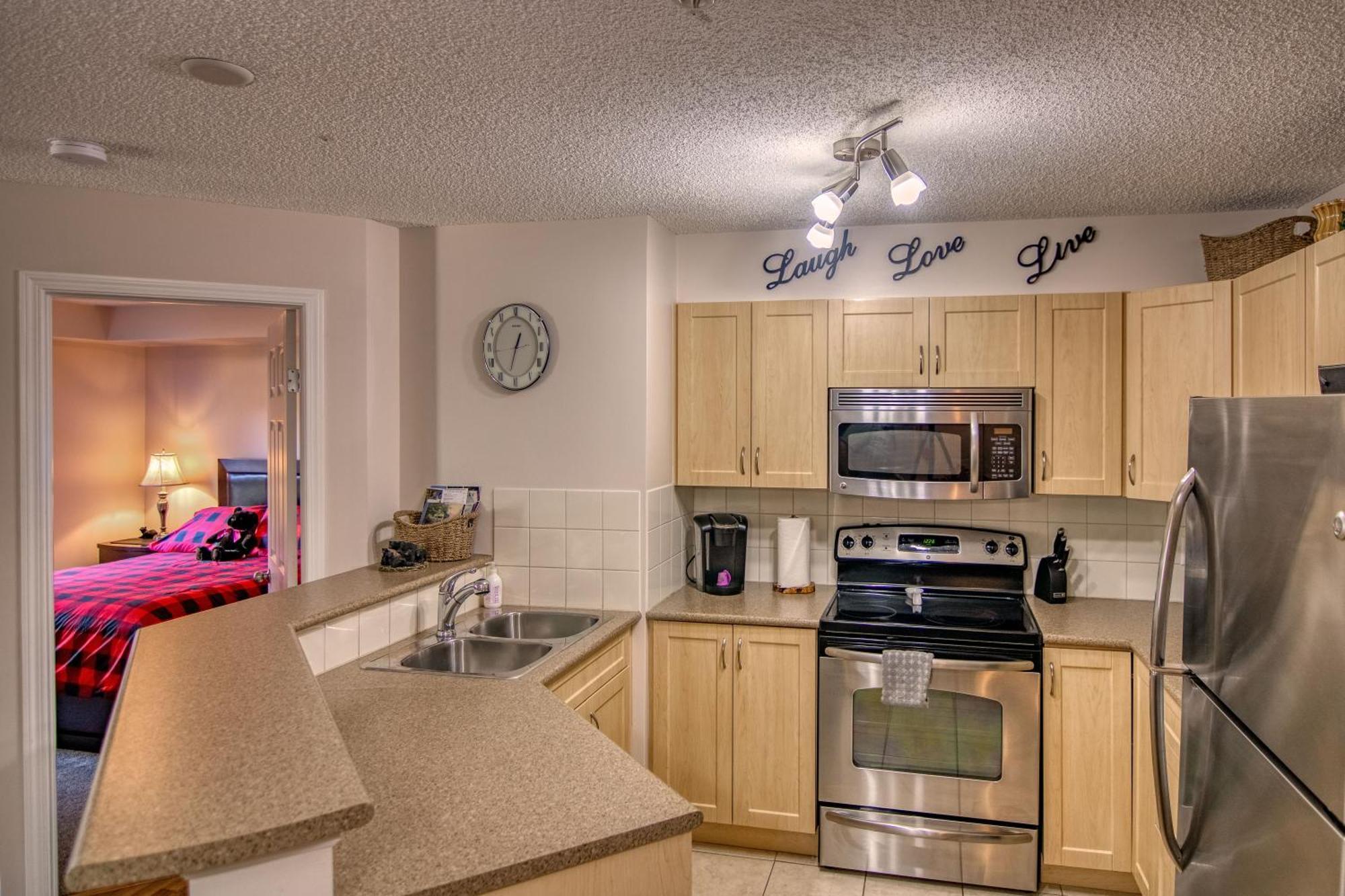 Mountain Getaway - 5 Min Walk To The Beach! Apartment *