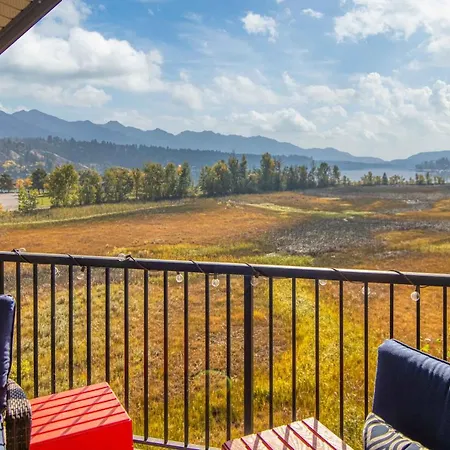 Mountain Getaway Condo - 5 Min Walk To The Beach! Invermere Exterior photo
