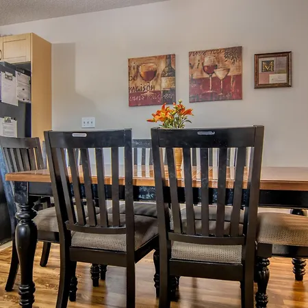 Mountain Getaway Condo - 5 Min Walk To The Beach! Invermere Exterior photo
